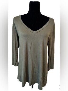 Nine Britton Cutout Back Top Army Green V Neck Knit 3/4 Sleeve M NWT